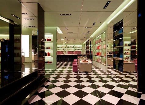 rivenditore autorizzato di scarpe prada|prada store locations.